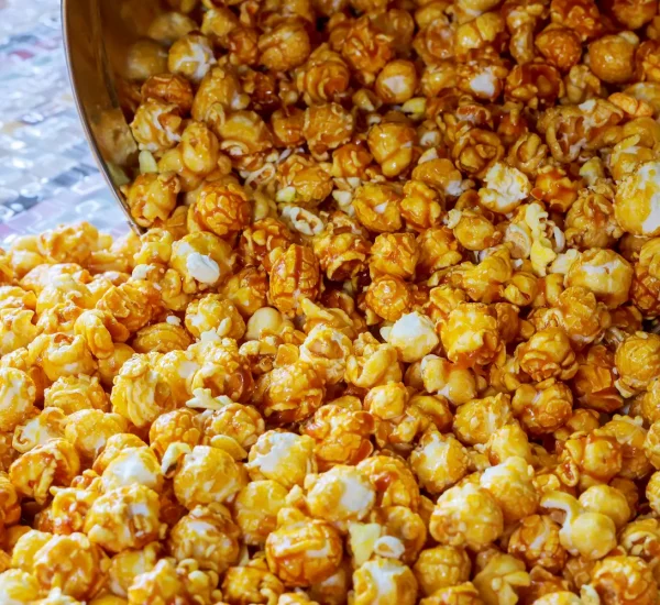 popcorn-texture-popcorn-snacks-as-background-pop-2022-11-12-11-23-47-utc.webp